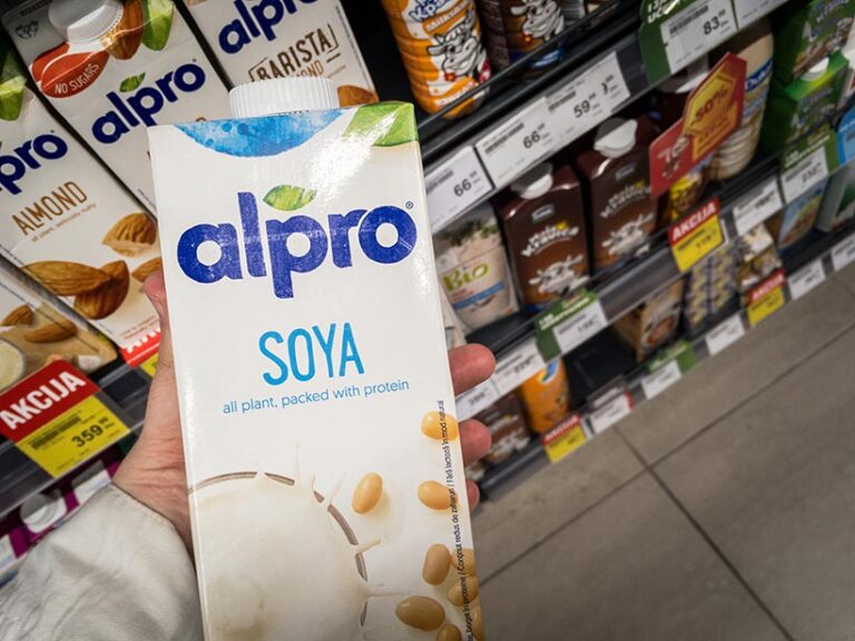 Unsweetened soy milk contains no added sugars, but sweetened varieties can contain anything between 4-20g of added sugars per 250ml serving. Photo © Jerome via Adobe Stock