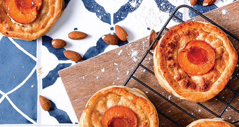 Vegan Apricot and Frangipane Puff Pastry Tarts 