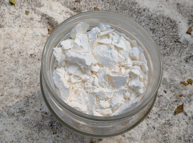 Arrowroot powder is similar to cornstarch can be used as an egg substitute in vegan recipes that require a light and delicate texture. Photo © Supreed Arya via Getty Images