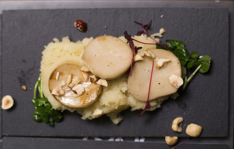 ushroom Scallops with Apple & Parsnip Mash