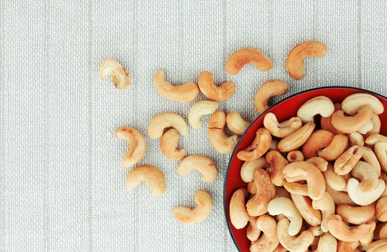 Cashews taste delicious and provide you with plenty of healthy fats. 