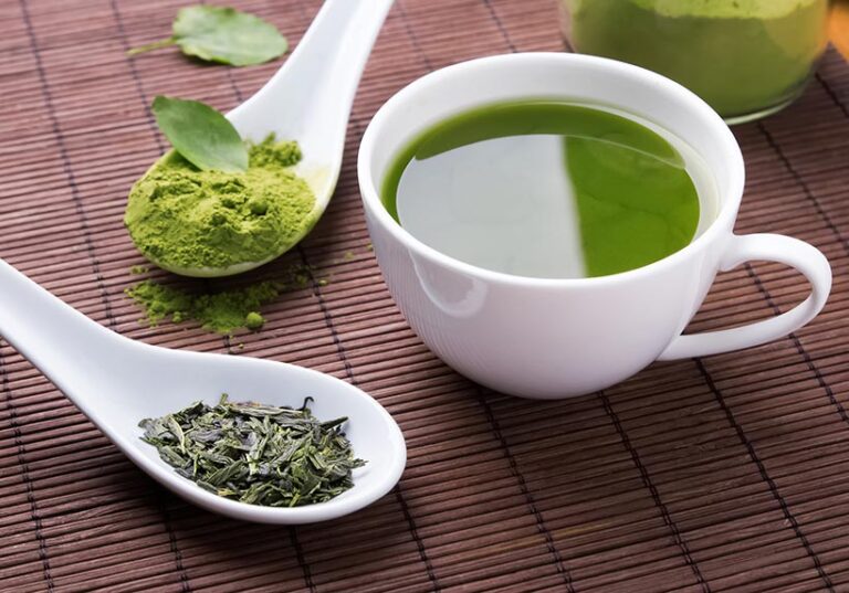 All types of tea contain flavonoids, but green tea is one of the best for immunity. Photo © Chiociolla via Getty Images