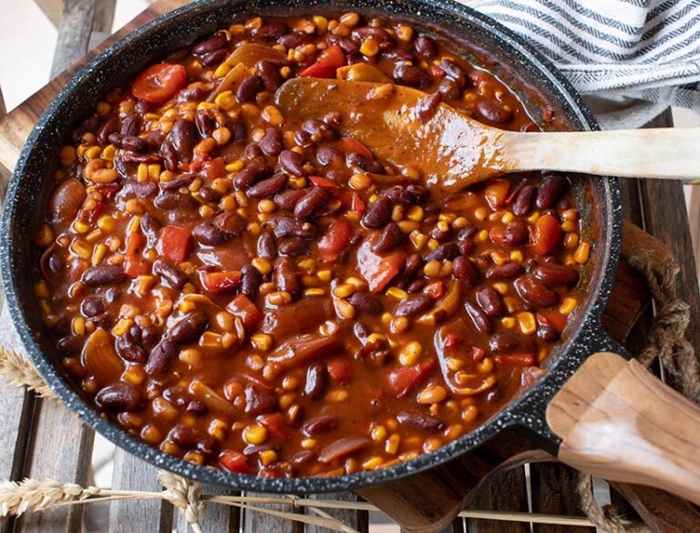 A healthy bean chilli, made from bulk-bought ingredients and cooked in large batches, may be the ultimate in eating a nutritious vegan diet on a budget. Photo © Angelika Heine via Adobe Stock.