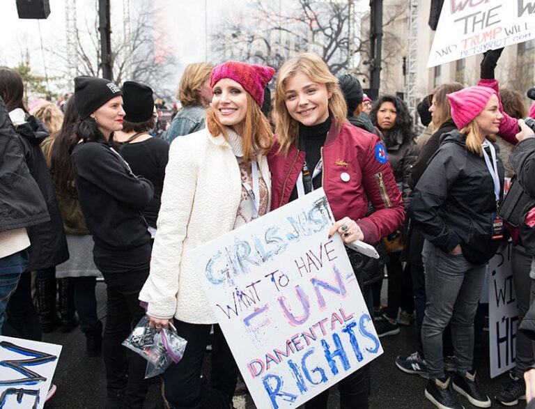 Jessica Chastain and Chloe Grace Moretz attend the Women's March on Washington on January 21, 2017. Photo © Noam Galai / Contributor Getty Images