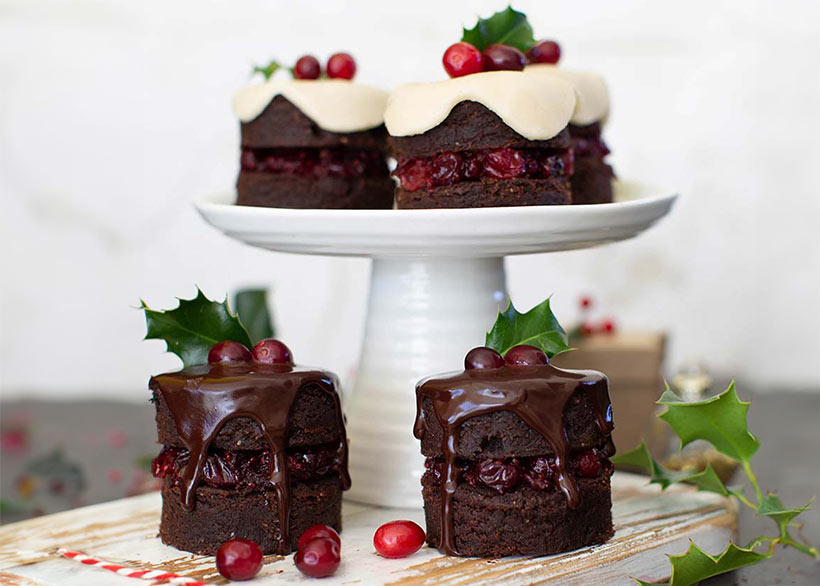 mini vegan chocolate fruit cakes