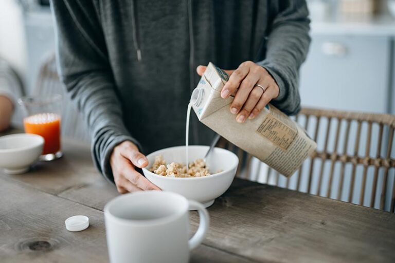 Soy milk is rich in soluble fibre which helps to lower cholesterol. Photo © AsiaVision via Getty Images