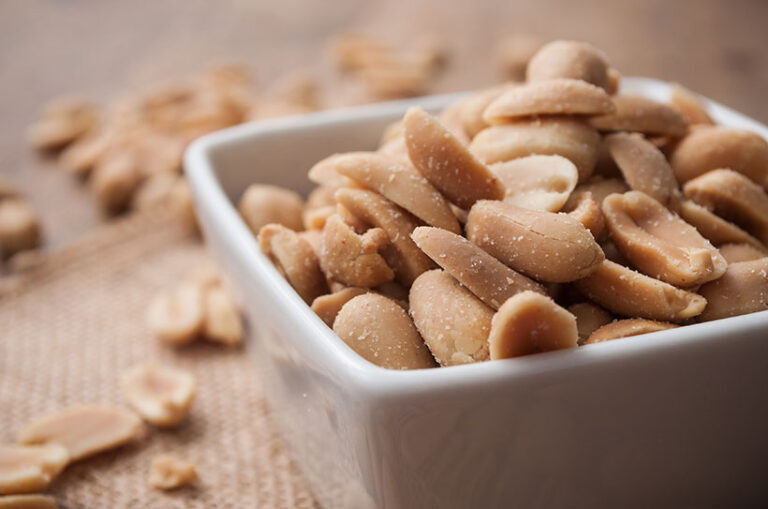 Added salt may negate the health benefits of peanuts, so it's best to stick to unsalted nuts. Photo © Neydtstock via Getty Images