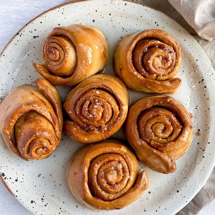 Vegan Cinnamon Rolls 