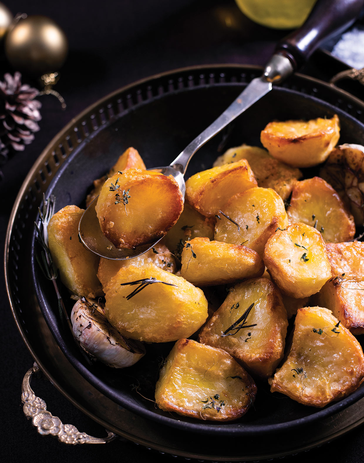 Vegan Roast Potatoes with Garlic and Herbs