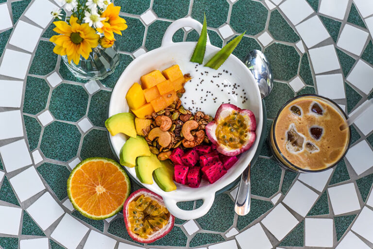 A healthy, balanced breakfast is a great way to get your vitamin B2. Photo © Tatiana Terekhina via Getty Images