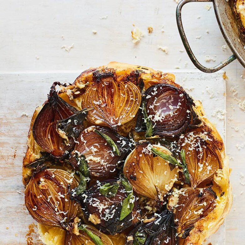 Onion tart tatin