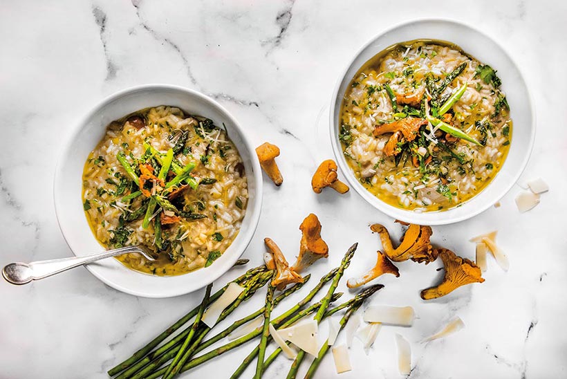 vegan risotto with wild mushrooms, leek and asparagus