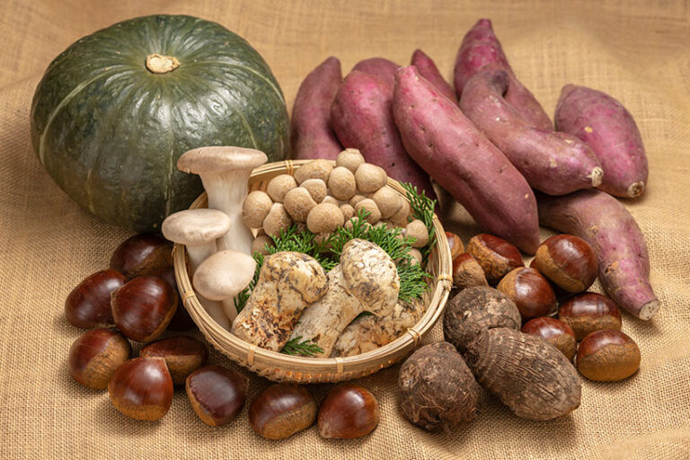 Squash, sweet potato, mushrooms, and chestnuts are all excellent vegan sources of vitamin B5. Photo © kuppa_rock via Getty Images