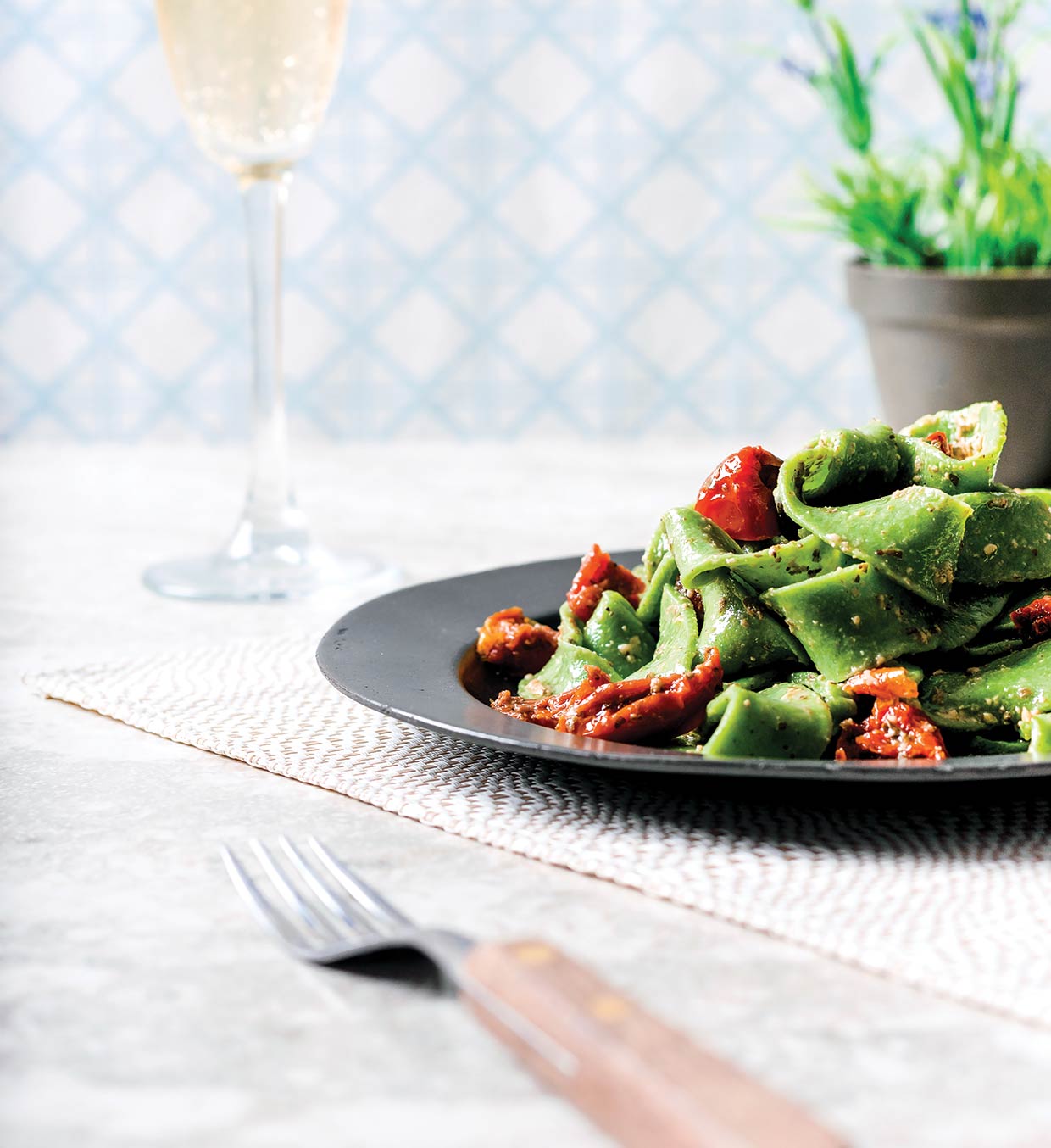 Vegan Spinach Tagliatelle with Pesto and Sundried Tomatoes