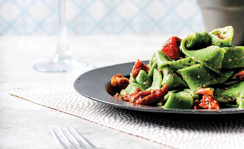 Vegan Spinach Tagliatelle with Pesto and Sundried Tomatoes