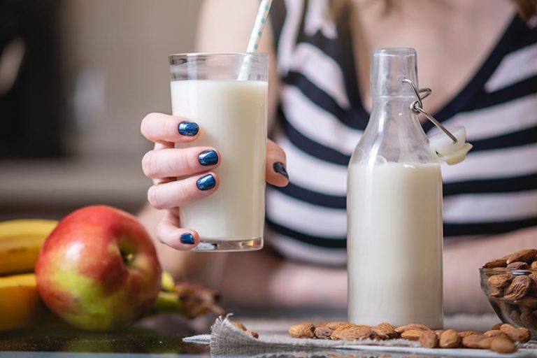 There are many benefits of almond milk as it is low in calories and sugar and is rich in foritifed ingredients. Photo © Artem via Adobe Stock