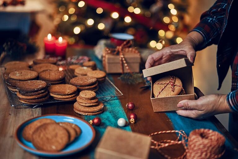 Edible gifts are a great way to introduce your loved ones to vegan food. Photo © GMVozd via Getty Images